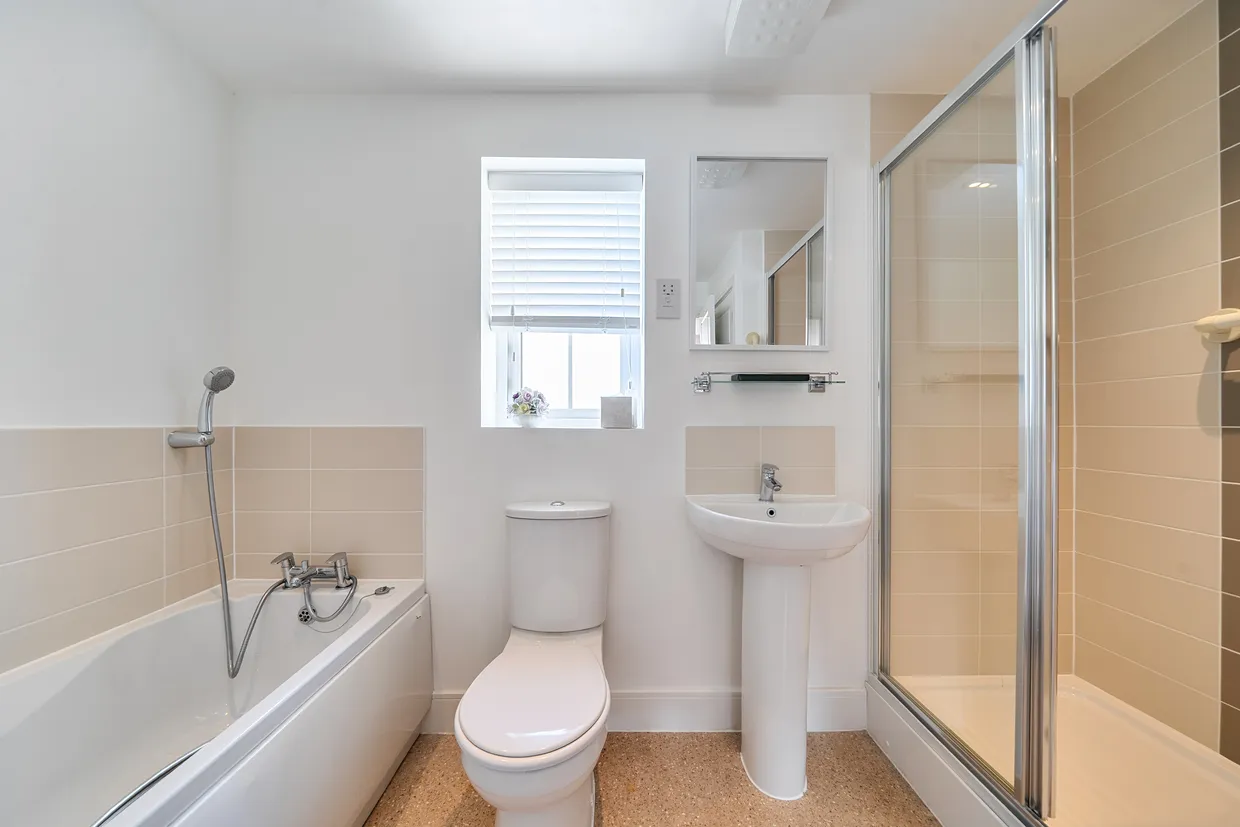Martindales, Southwater, RH13 photo 15