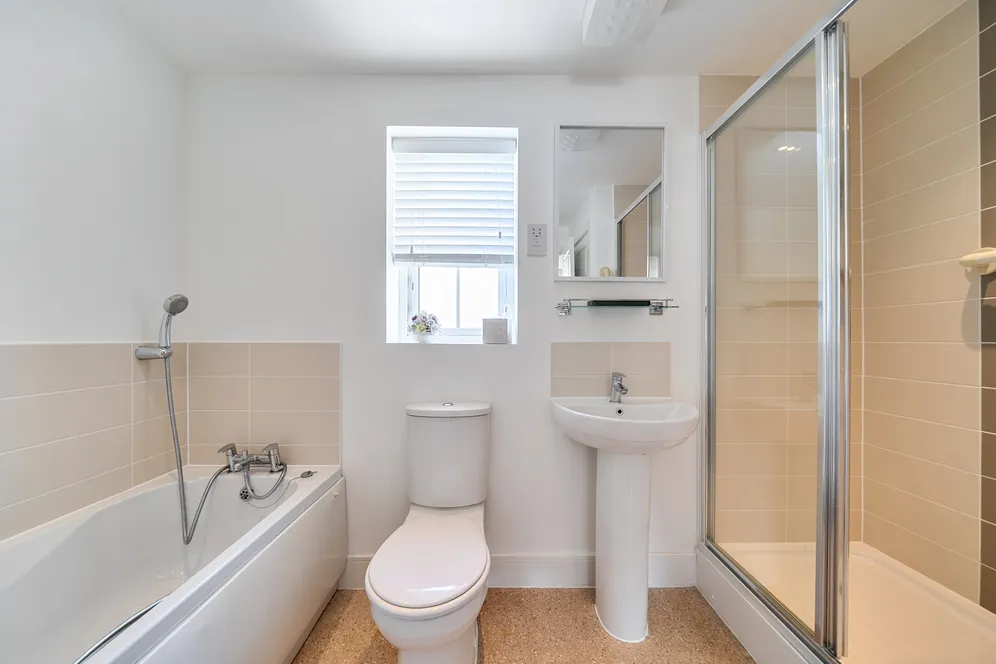 Martindales, Southwater, RH13 photo 15