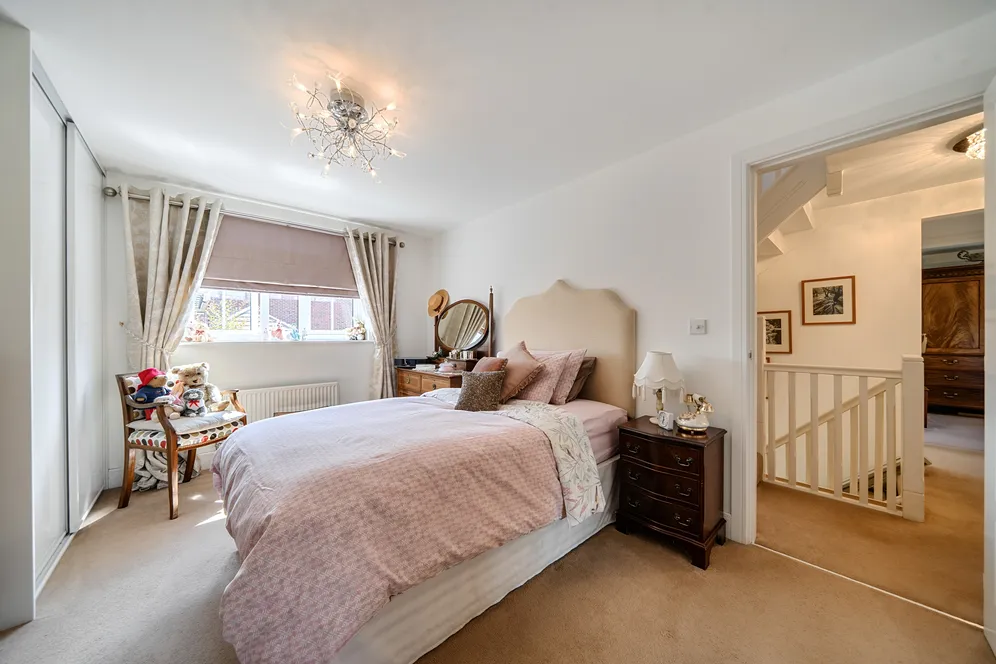 Martindales, Southwater, RH13 photo 18