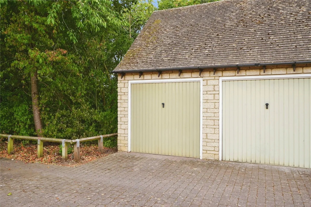 Birch Drive, Bradwell Village, Burford, OX18