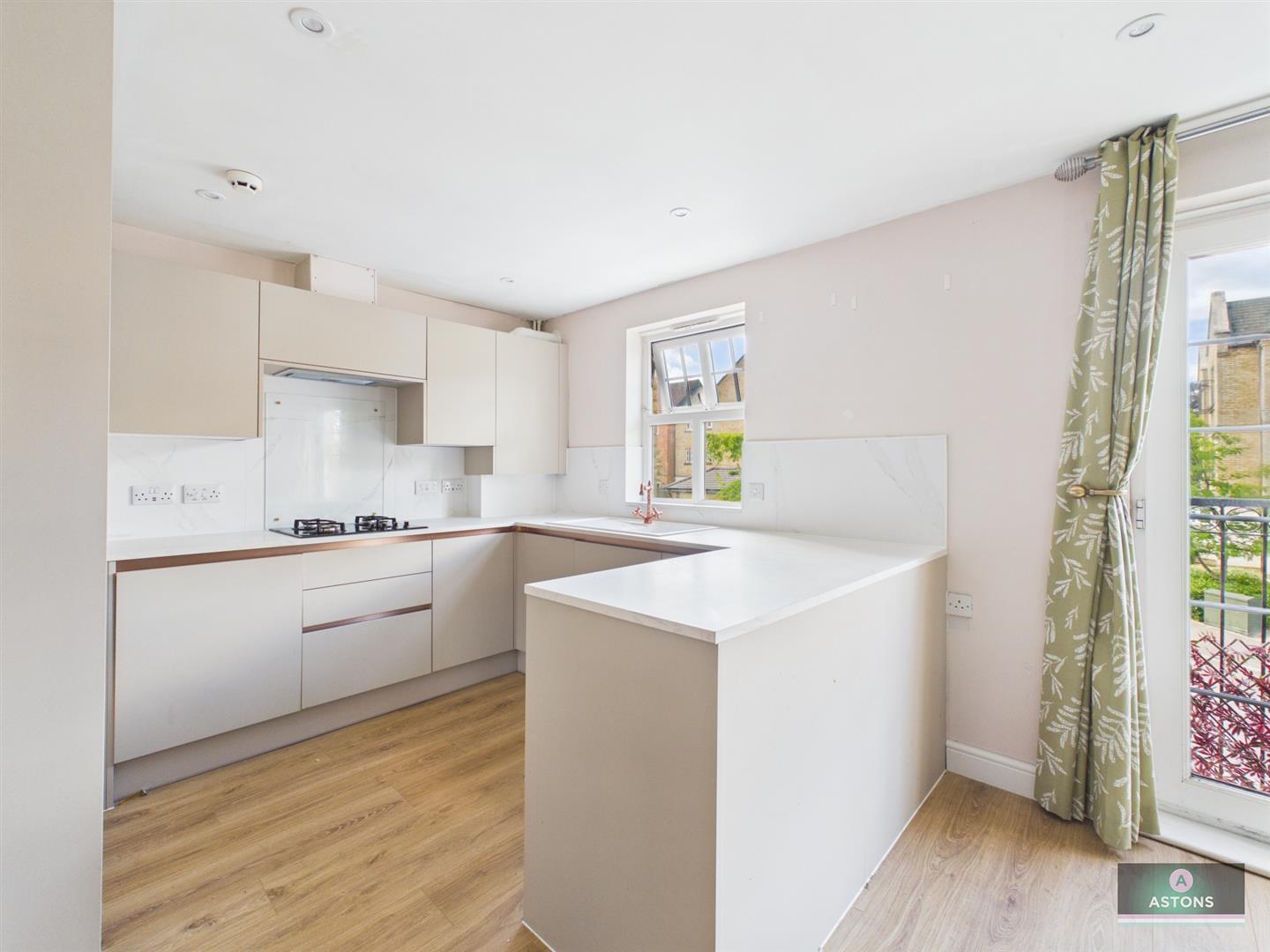 Messenger Close, Ifield, Crawley Image 3