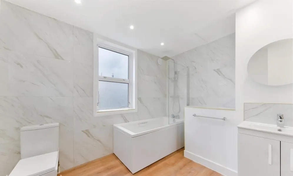 Avarn Road London SW17 photo 7