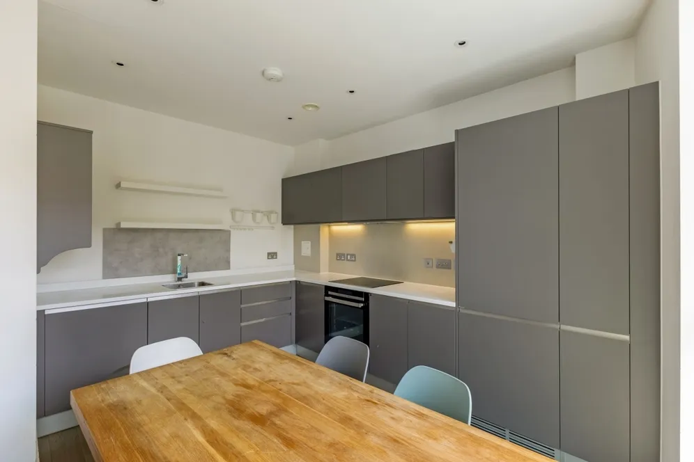 London NW10 photo 6