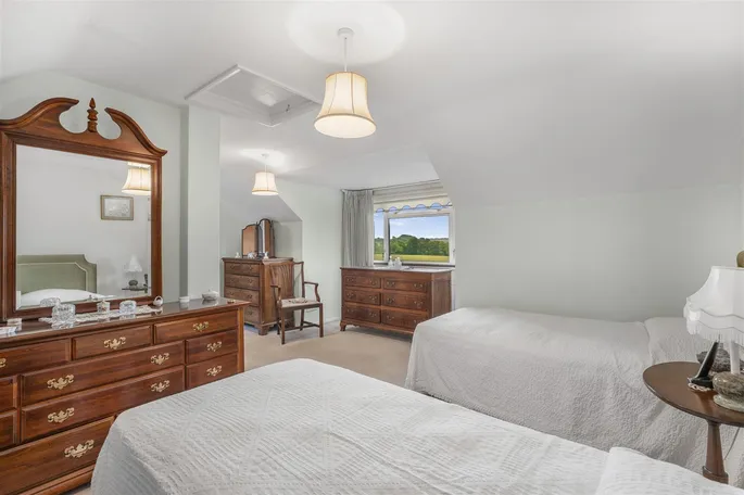 Property carousel image 3