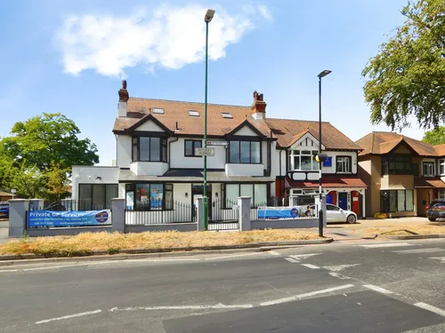 Waverley Way, CARSHALTONphoto