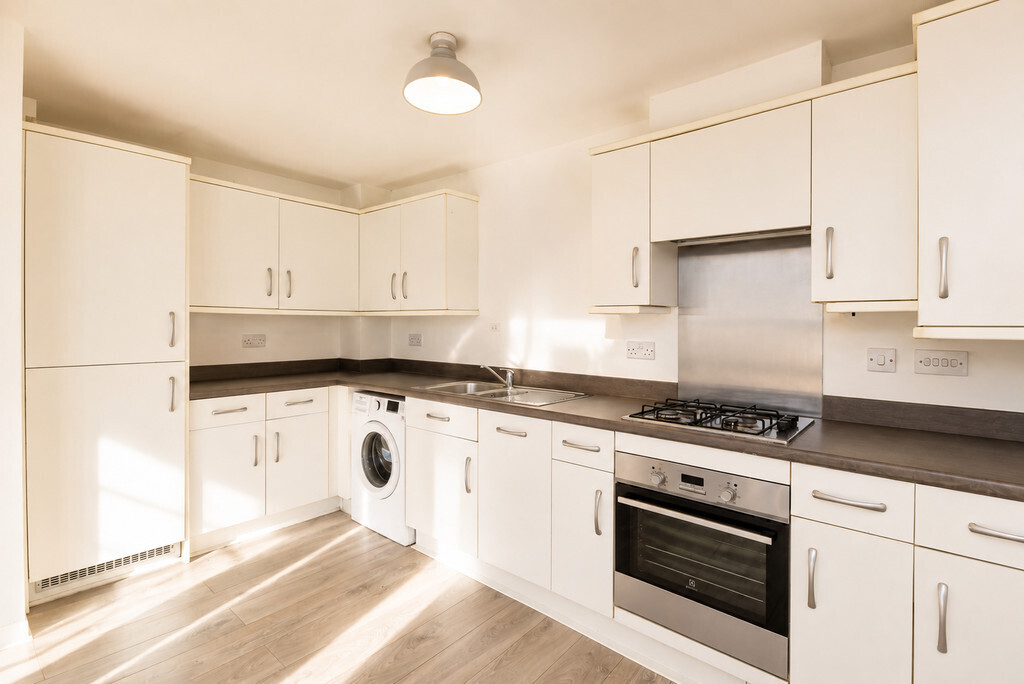 Flat 8 Adams House, 2 Childer Close Image 6