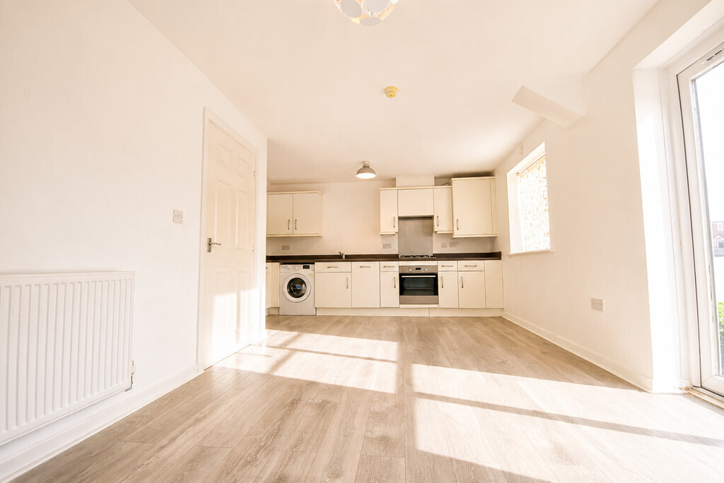 Flat 8 Adams House, 2 Childer Close Image 11