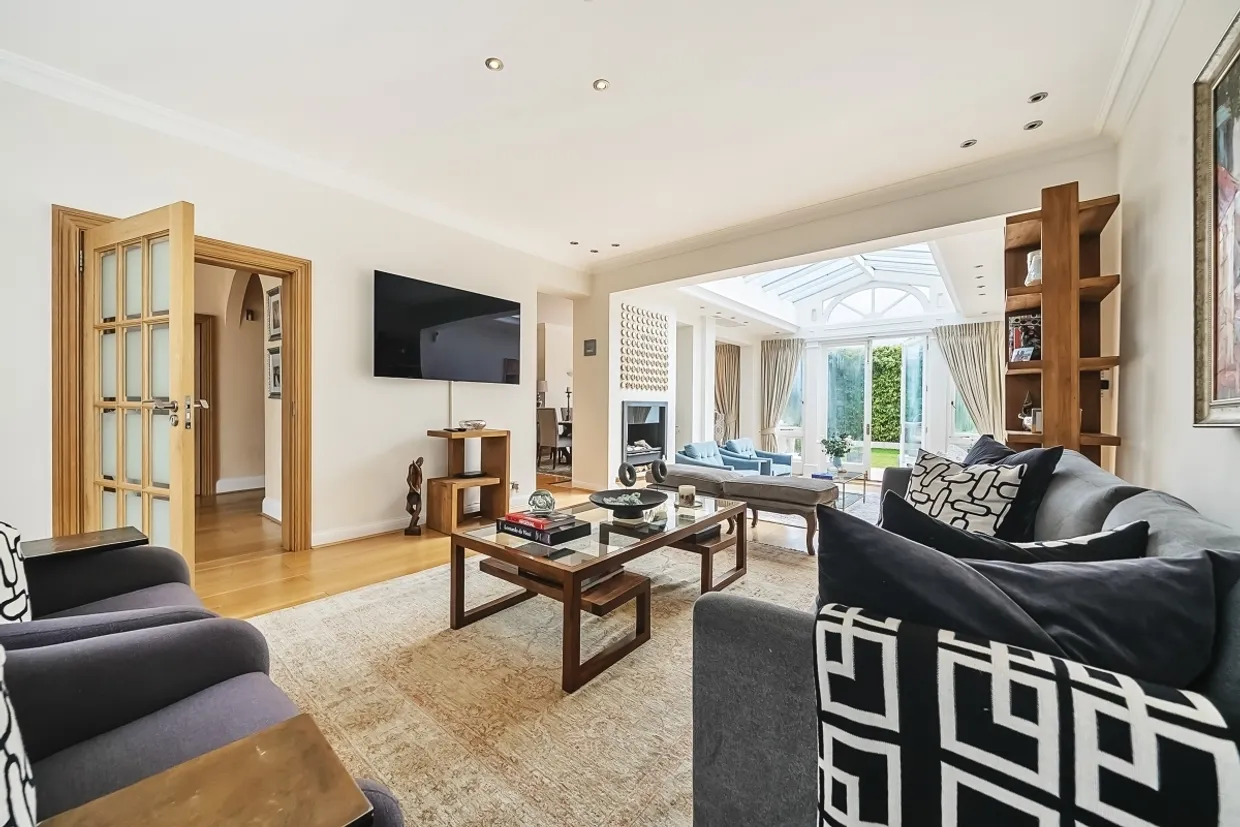Orchard Avenue London N3 photo 2