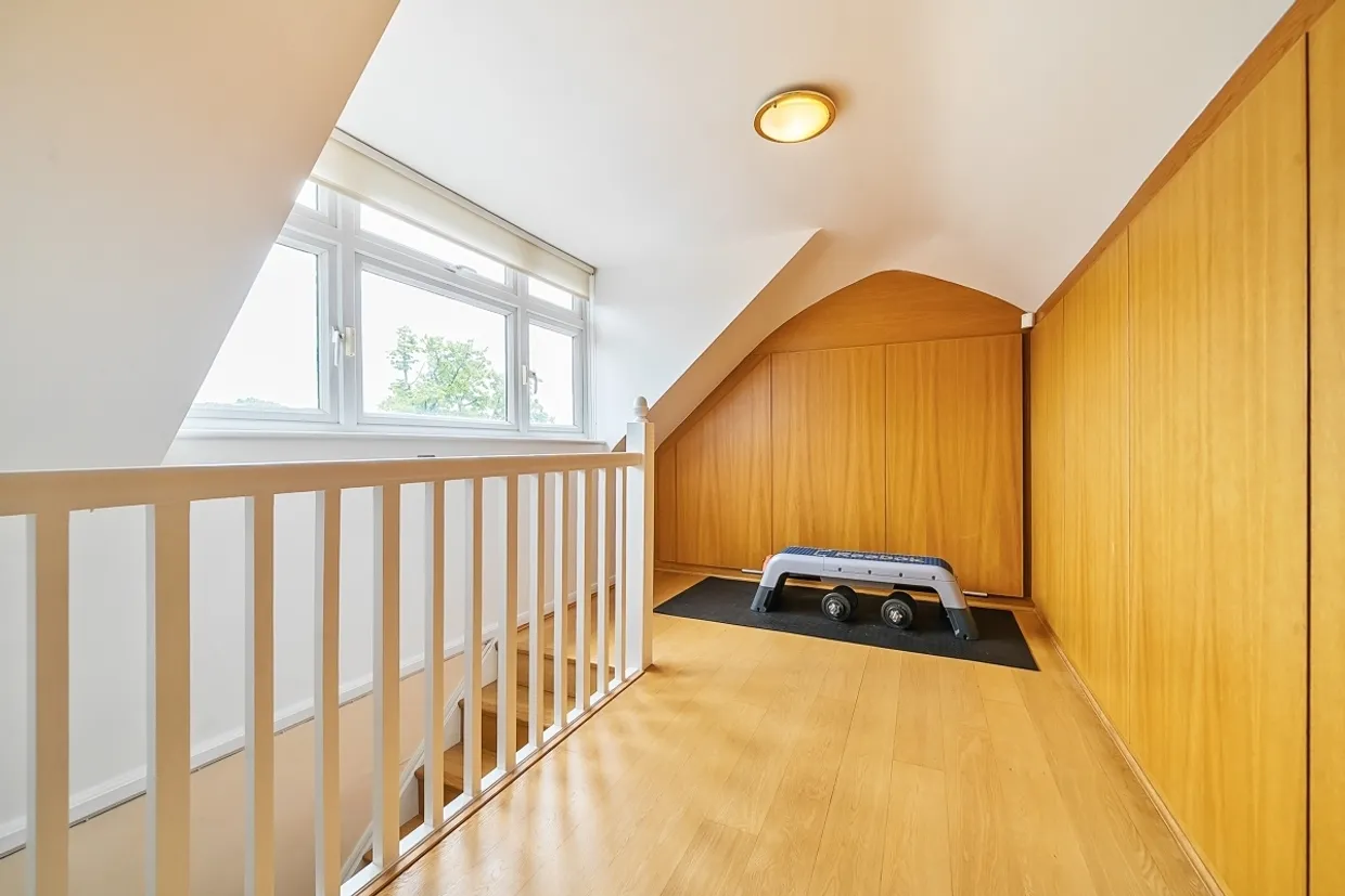 Orchard Avenue London N3 photo 16