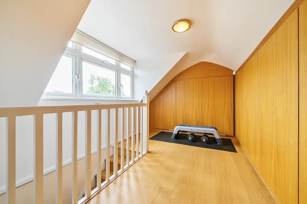 Orchard Avenue London N3 photo 16