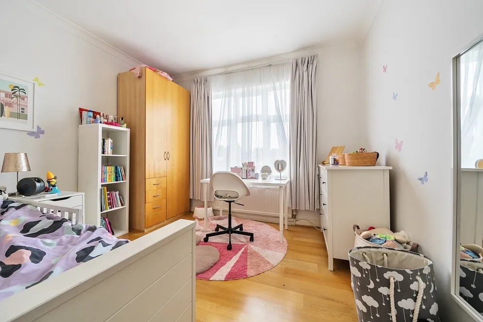 Orchard Avenue London N3 photo 17