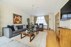 Orchard Avenue London N3 photo 24