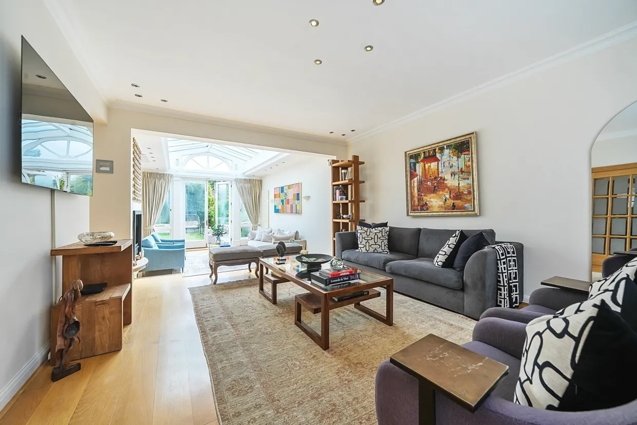 Orchard Avenue London N3 photo 25