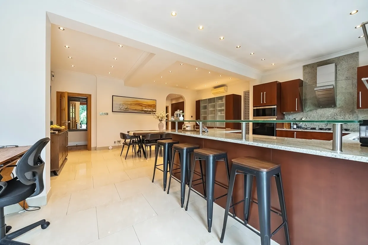 Orchard Avenue London N3 photo 29