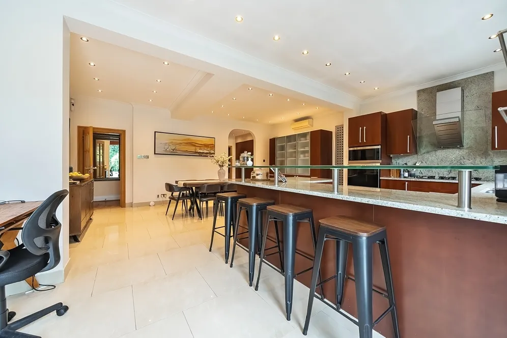 Orchard Avenue London N3 photo 29