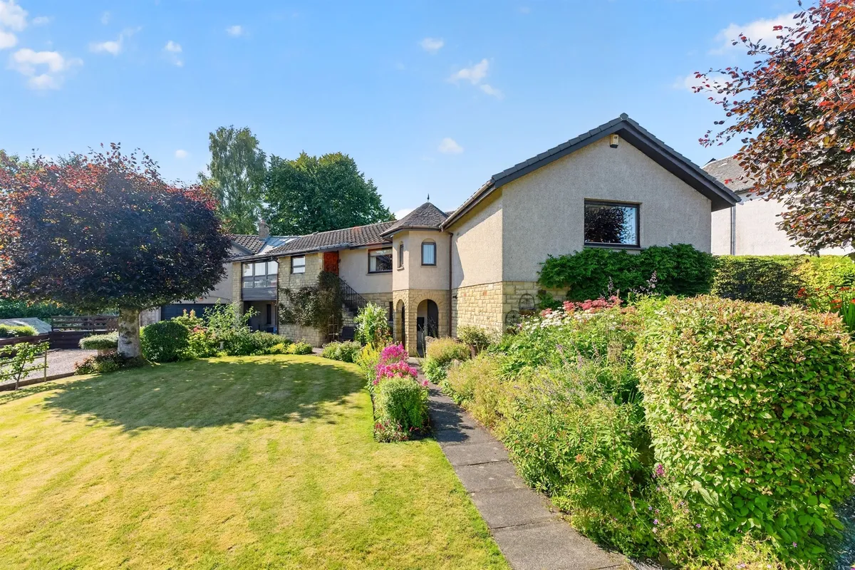 Aveland Park Road, Callander