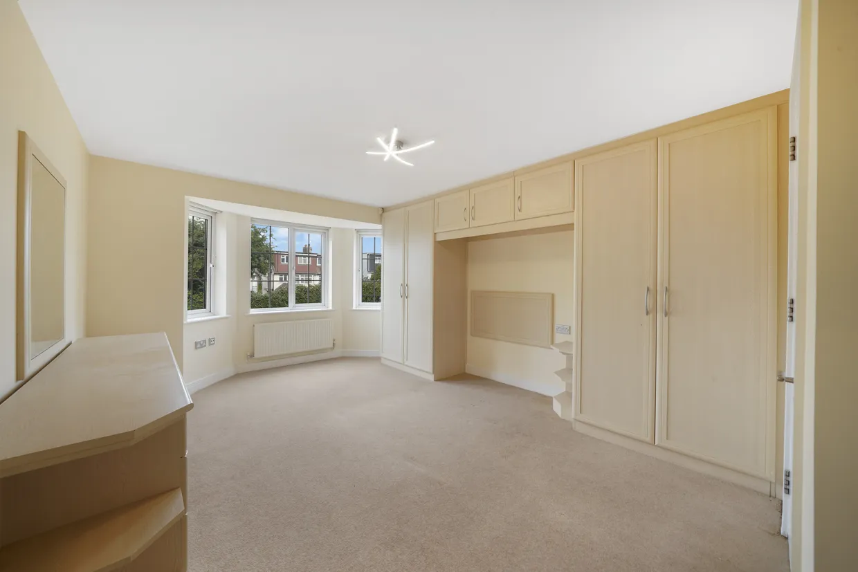 Gibbs Green, Edgware, HA8 photo 2
