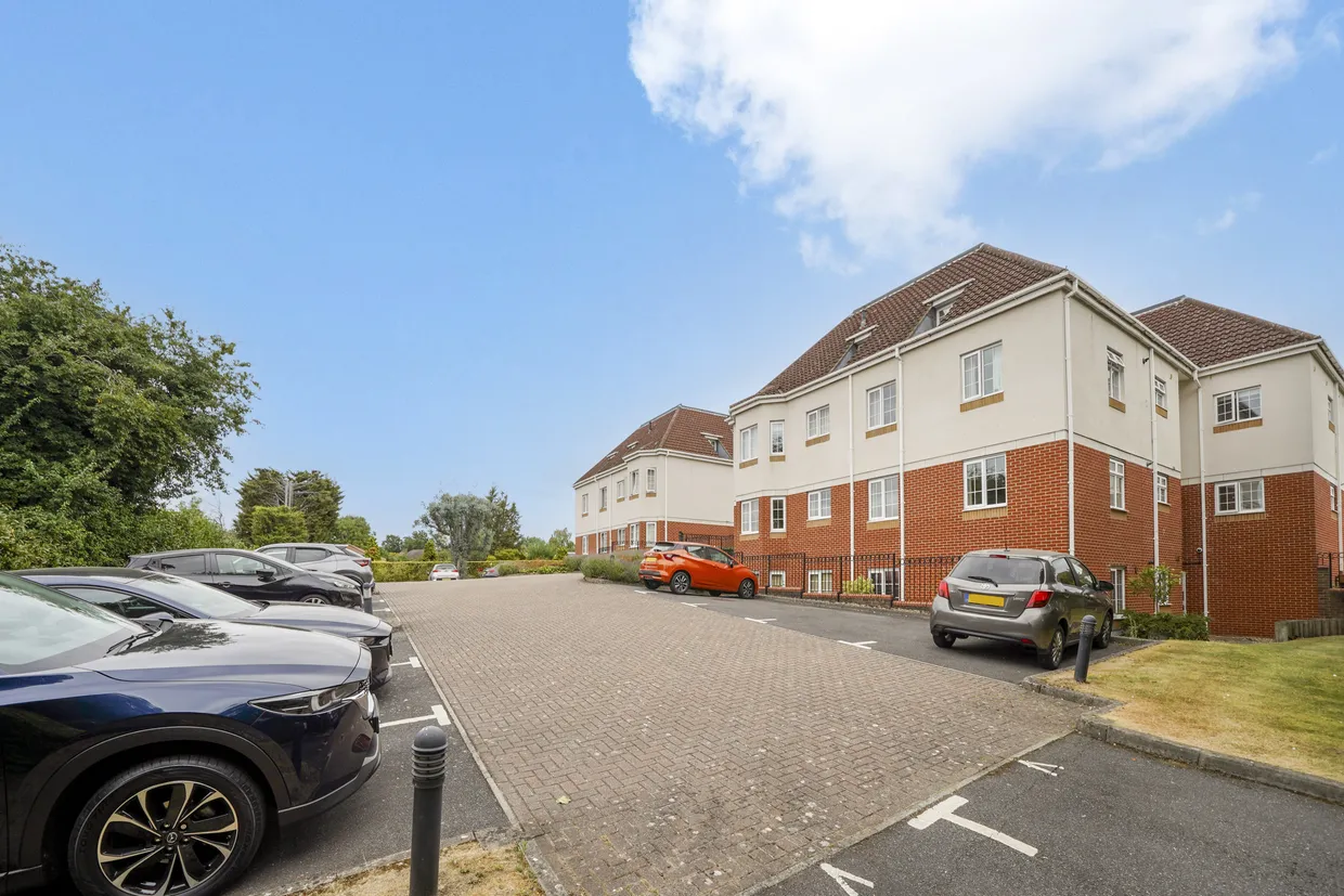 Gibbs Green, Edgware, HA8 photo 3
