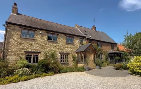 Carpenters Yard, Orlingbury, NN14