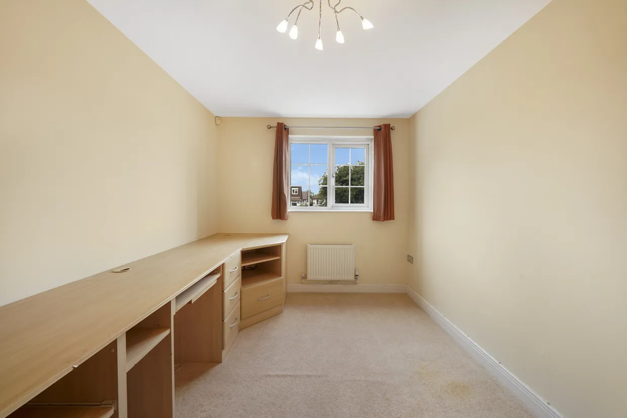 Gibbs Green, Edgware, HA8 photo 12