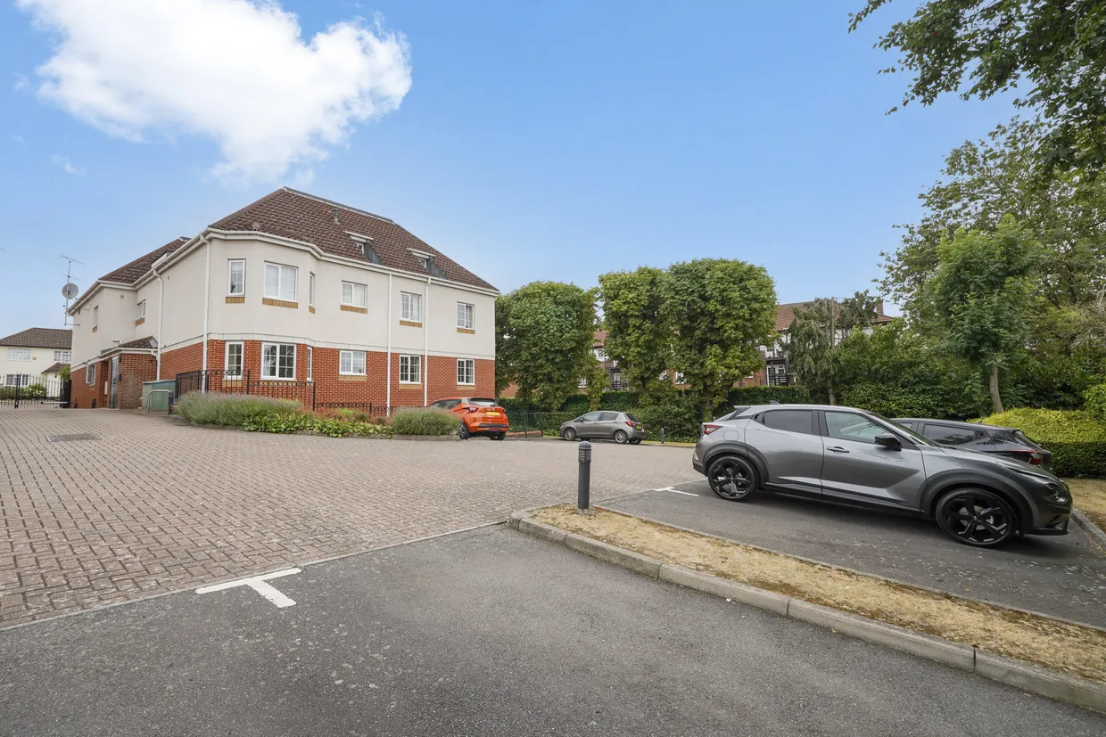 Gibbs Green, Edgware, HA8 photo 13