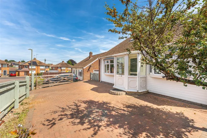 Property carousel image 12