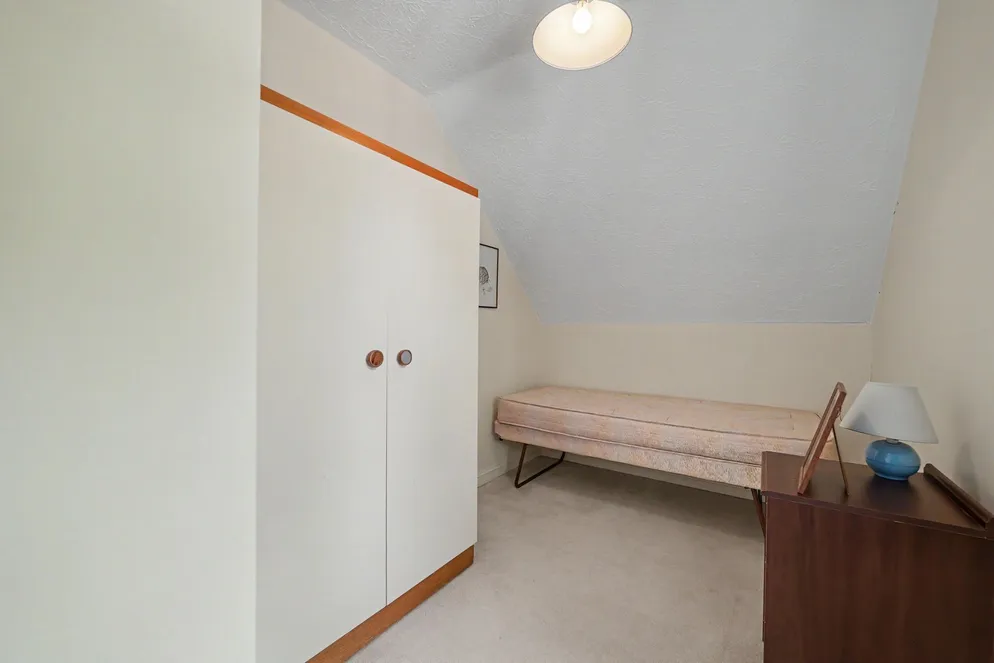 Property carousel item 18