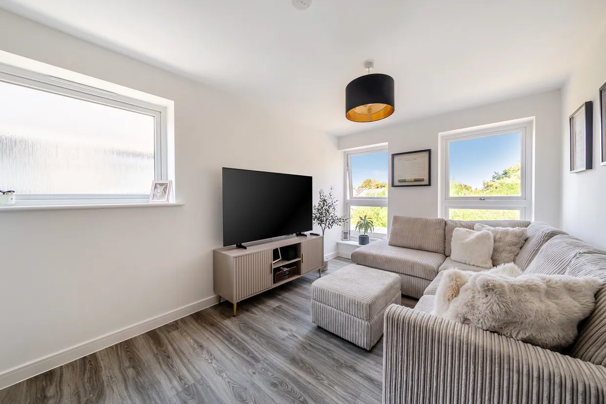 Cornwall Gardens, Taplow, Maidenhead, SL6 photo 3