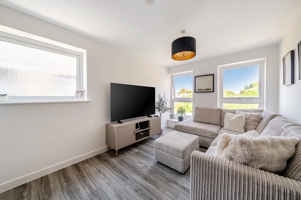 Cornwall Gardens, Taplow, Maidenhead, SL6 photo 3