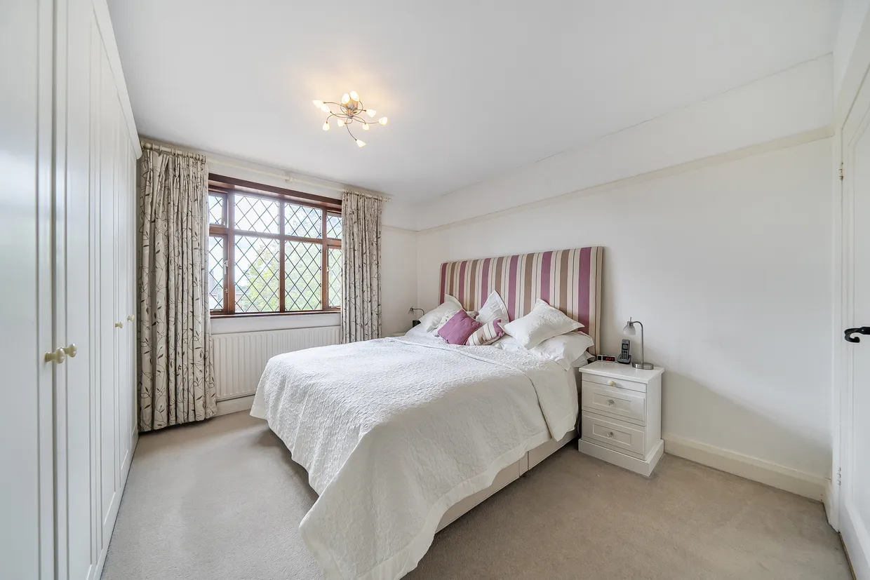 Guildford Road, Horsham, RH12 photo 9