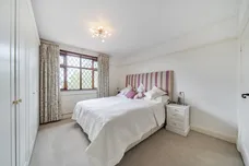 Guildford Road, Horsham, RH12 photo 9