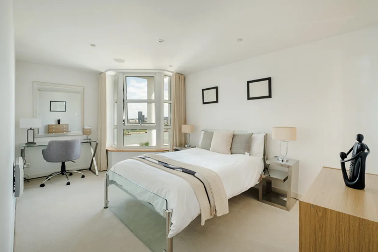 Manchester Road, London, E14 photo 7