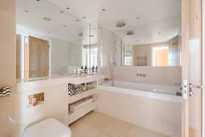 Manchester Road, London, E14 photo 8