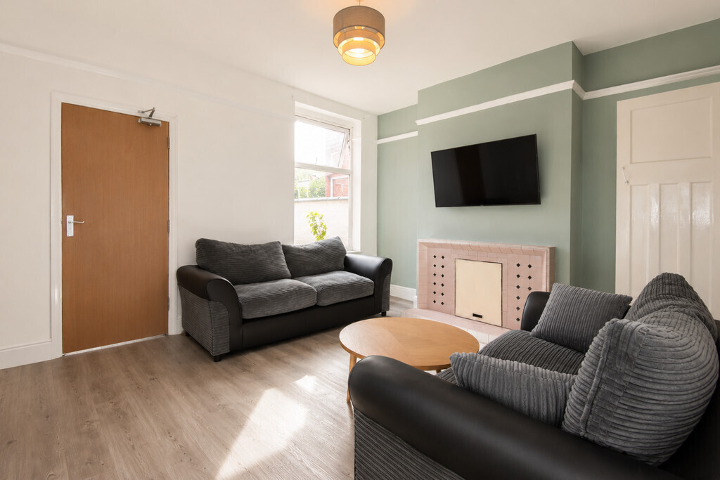 Room 2 of 4, Hollis Road, Coventry Image 1