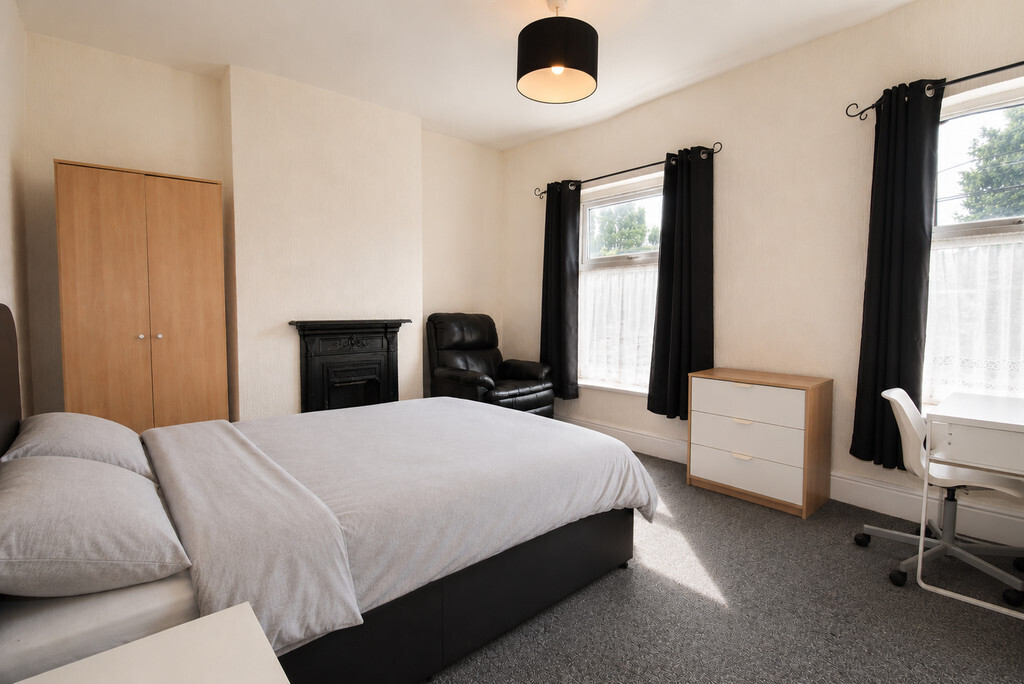 Room 2 of 4, Hollis Road, Coventry Image 4