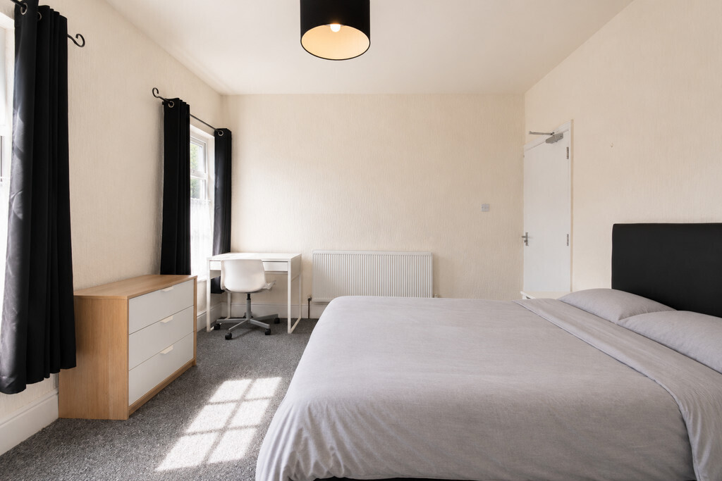 Room 2 of 4, Hollis Road, Coventry Image 6