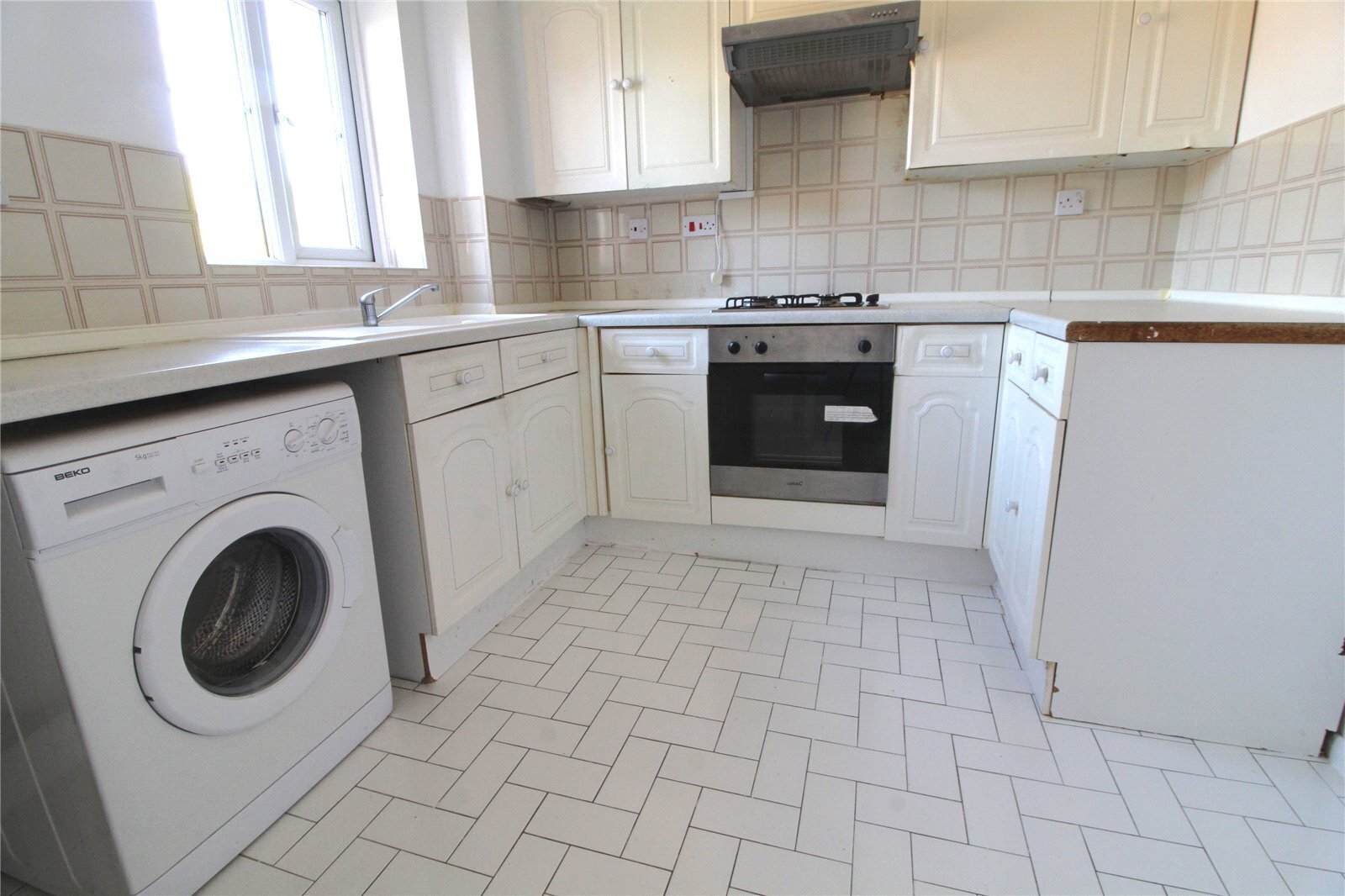 Gladbeck Way, Enfield, Middlesex, EN2 Image 4