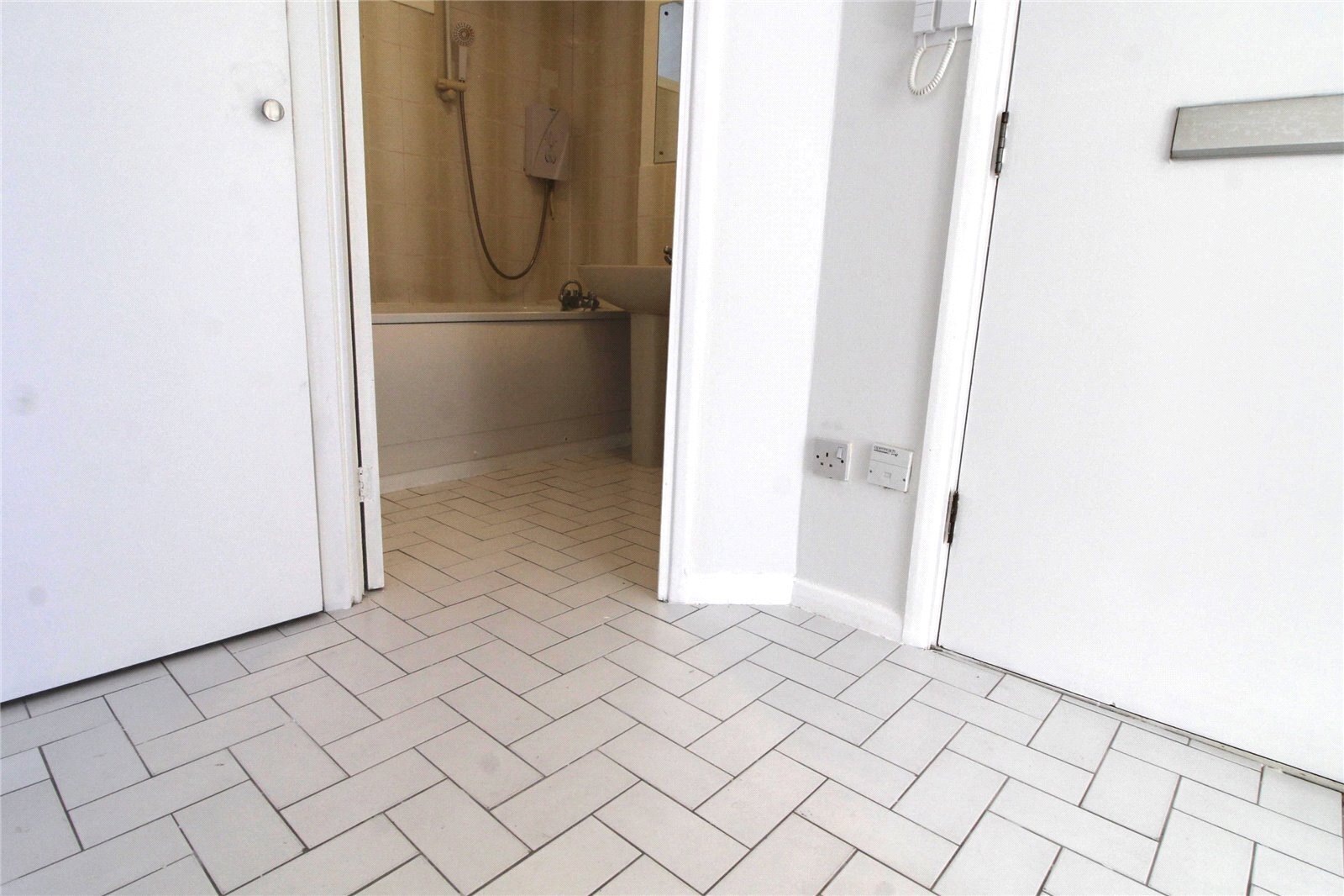 Gladbeck Way, Enfield, Middlesex, EN2 Image 8