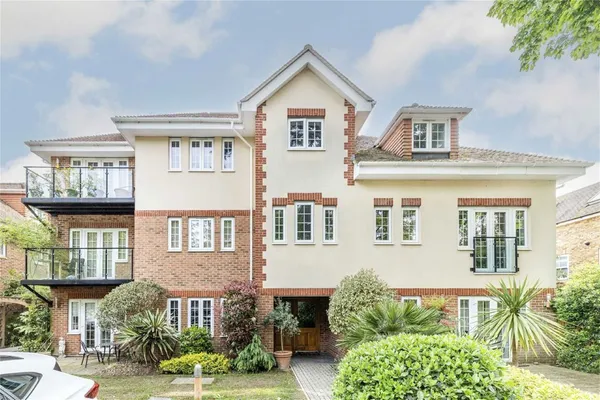 Sheerwater Road, Addlestone, KT15 photo 1