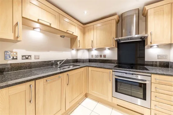 Sheerwater Road, Addlestone, KT15 photo 2