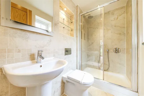 Sheerwater Road, Addlestone, KT15 photo 6