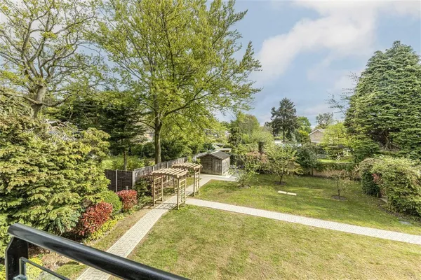 Sheerwater Road, Addlestone, KT15 photo 9