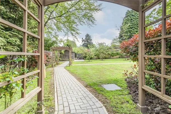 Sheerwater Road, Addlestone, KT15 photo 10