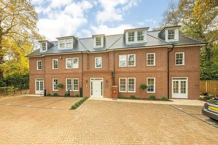 St. Georges Avenue, Weybridge, KT13