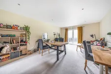 Manhattan Avenue Watford WD18 photo 3