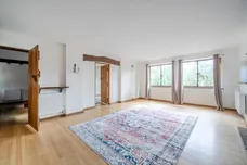 Esher Place Avenue, Esher KT10 photo 4