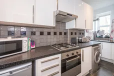 The Pavement, Clapham  SW4 photo 5