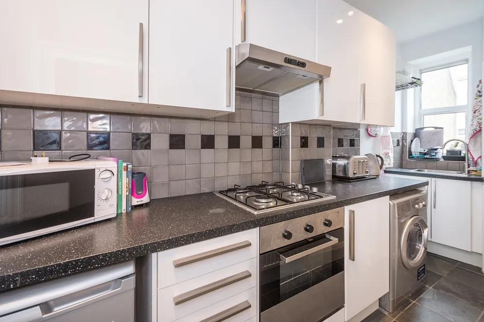 The Pavement, Clapham  SW4 photo 5