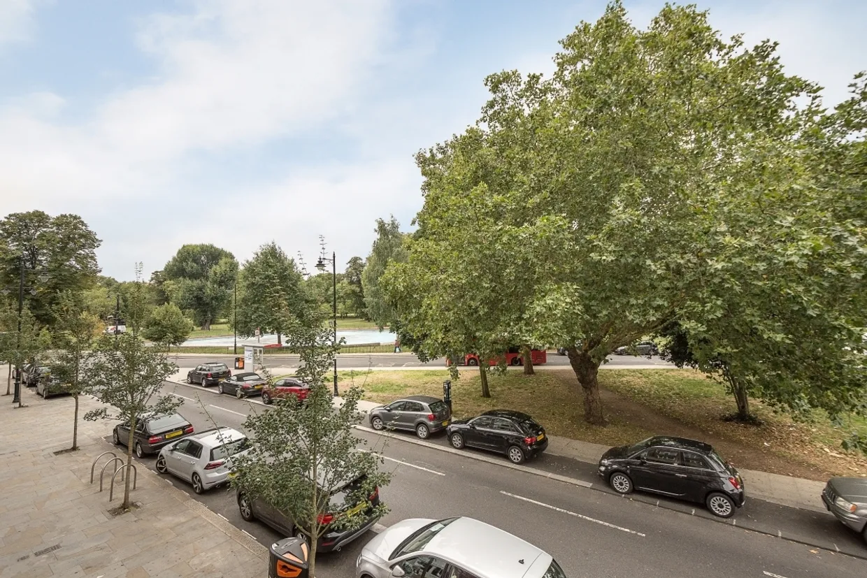 The Pavement, Clapham  SW4 photo 7