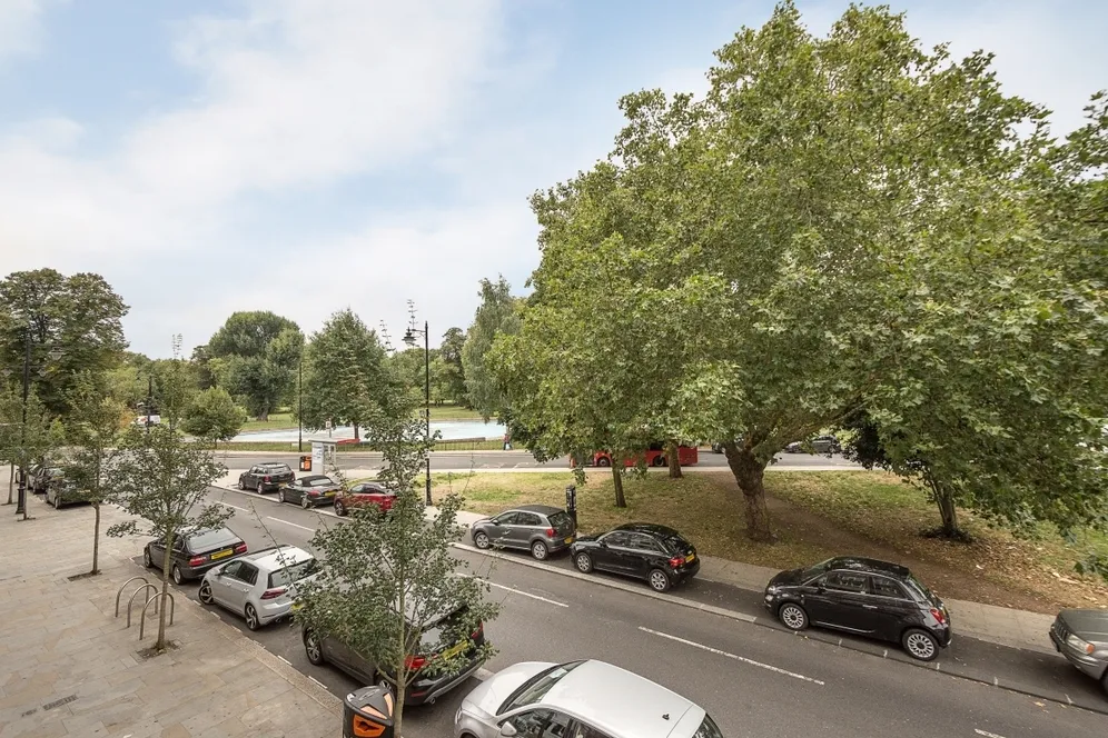 The Pavement, Clapham  SW4 photo 7
